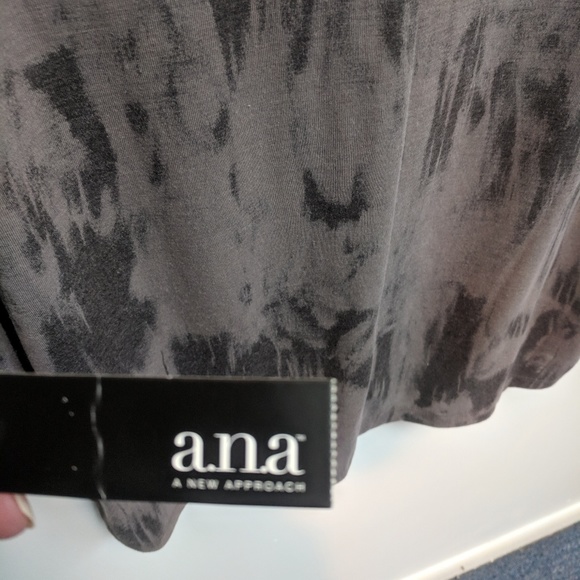 NWT  a.n.a. Print Short Sleeve Top Size XL - Picture 5 of 7